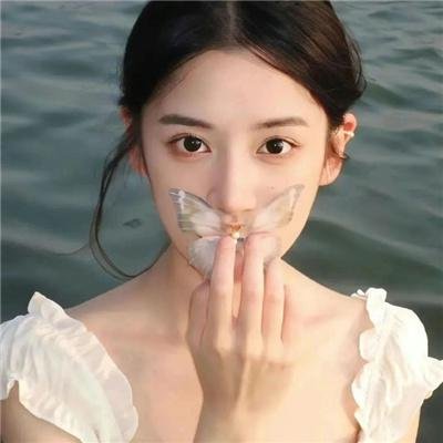 春泥溅花红